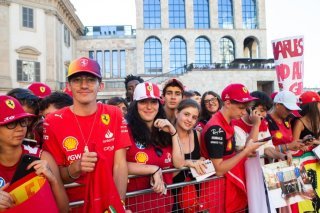 Les supporters de la Scuderia attendent beaucoup de Leclerc et Hamilton dimanche KEYSTONE/EPA/DAVIDE CANELLA
